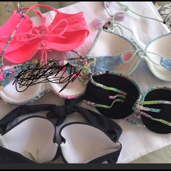 4 bikini tops 34C barely worn - Picture 2 of 3
